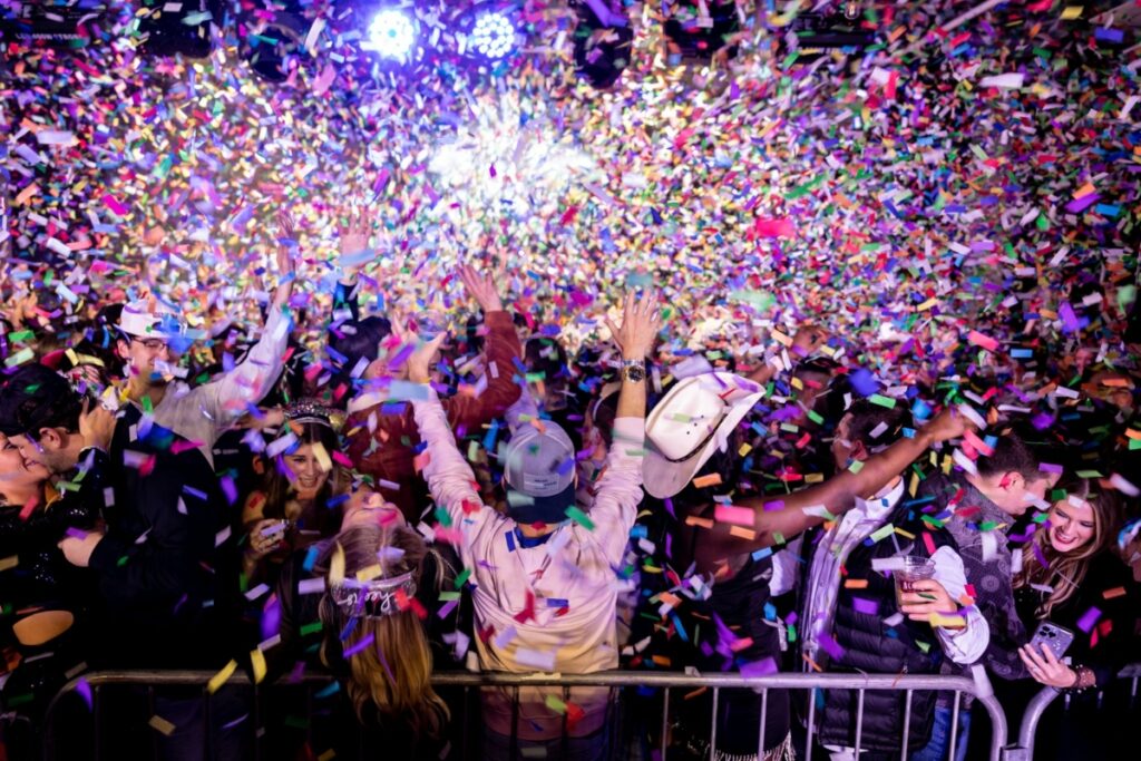 The 10 Best Bars in the Nashville Area With Live Music